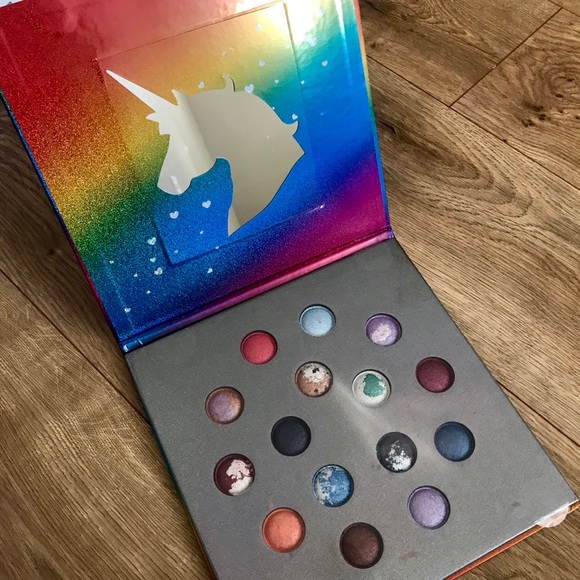 CAI Rainbow Unicorn Baked Eyeshadow Palette NWT - Picture 3 of 4